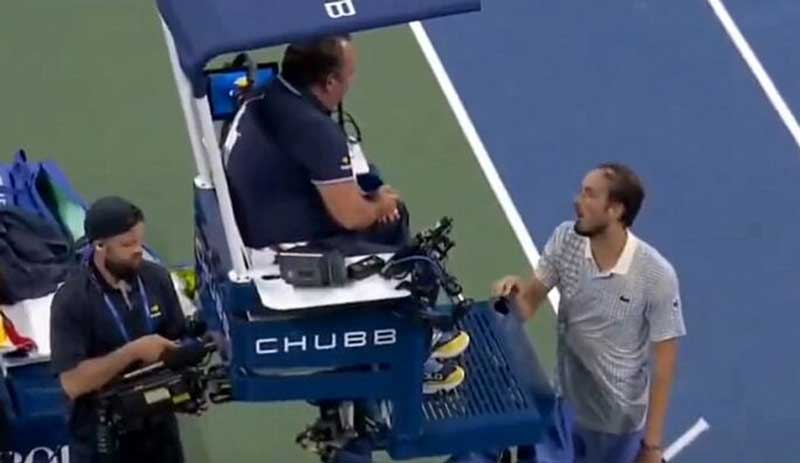 جنجال مدودف و حذف از گرنداسلم آمریکا