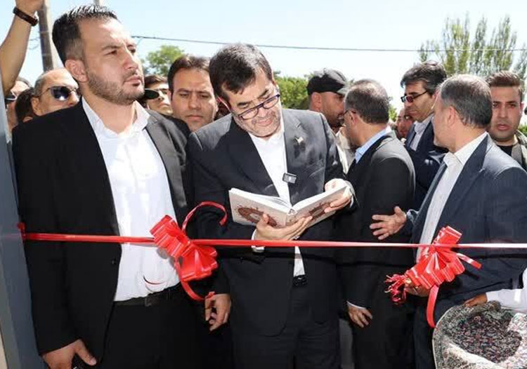 وزیر ورزش استخر افتتاح کرد!