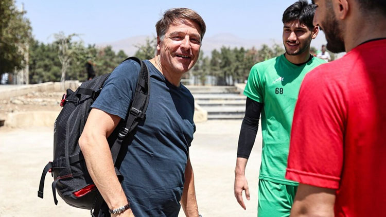 باتری هلی کوپتر کیست؟