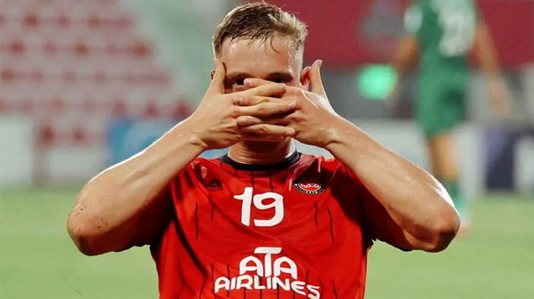 اشتباه یک بازیکن تراکتور را پنچر کرد