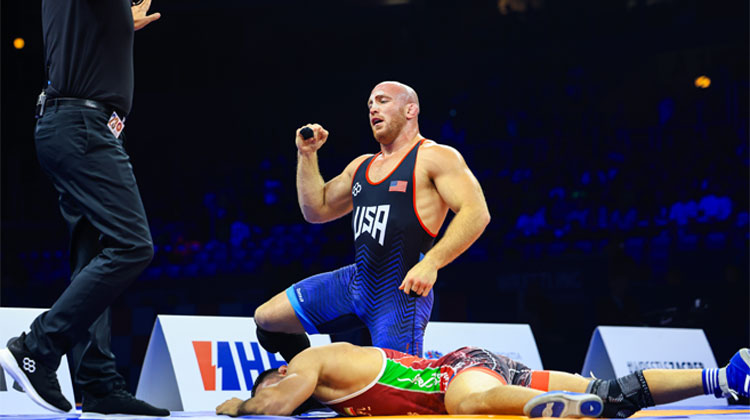 تاکتیک کشتی گیر آمریکایی برابر آذرپیرا