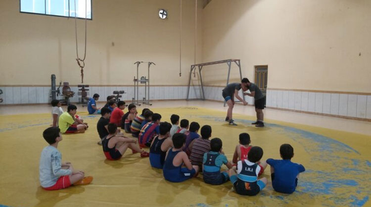 تیم های کشتی استقلال از شمال و جنوب ایران