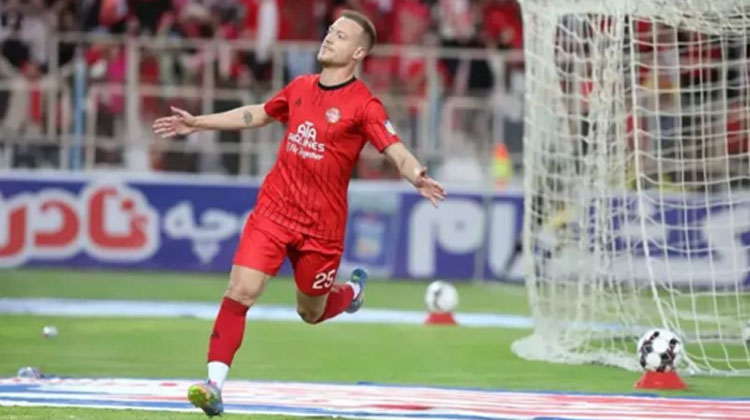 تراکتور با هت تریک روشن شد