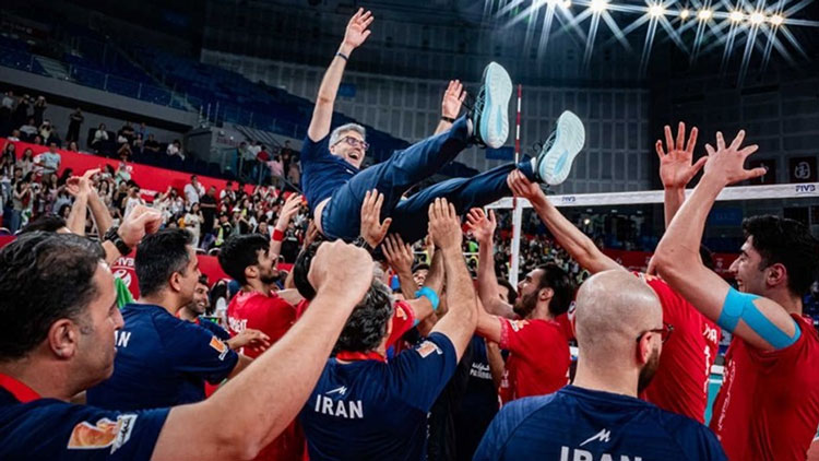 مومنی مقدم سرمربی قهرمان جهان: سرمایهسوزی نکنیم!