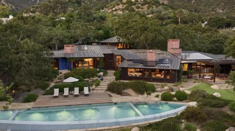 فروش عمارت افسانهای شاراپوآ / مالک جدید کیست؟